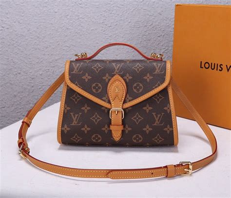 Louis Vuitton Monogram Canvas Ivy M44919 